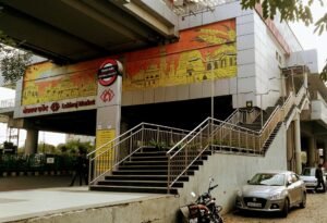 Lekhraj_Market_metro_station
